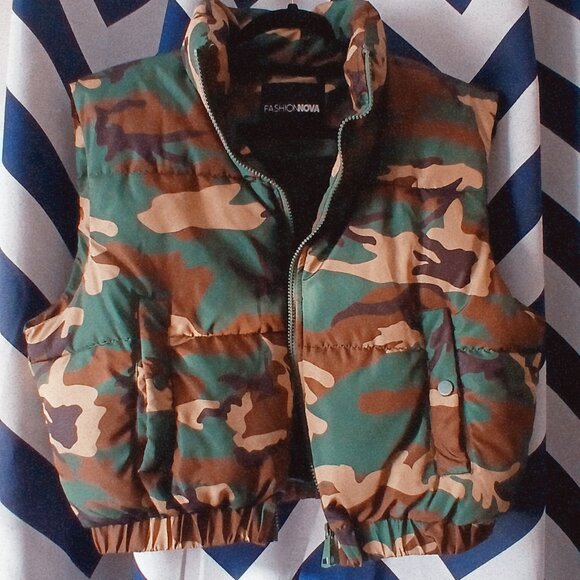 Camo Fashion Nova Puffer Vest Size Large - Picture 2 of 4